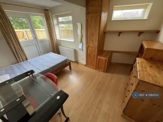 House for rent in St. Dunstan's, The Bridge