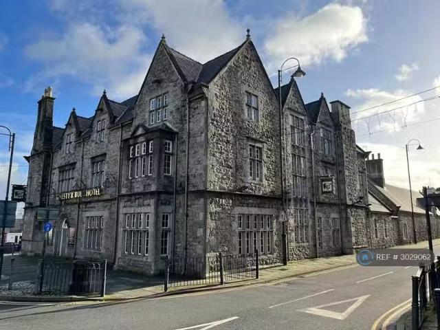 House for rent in Llangefni, Ynys Môn / Isle of Anglesey