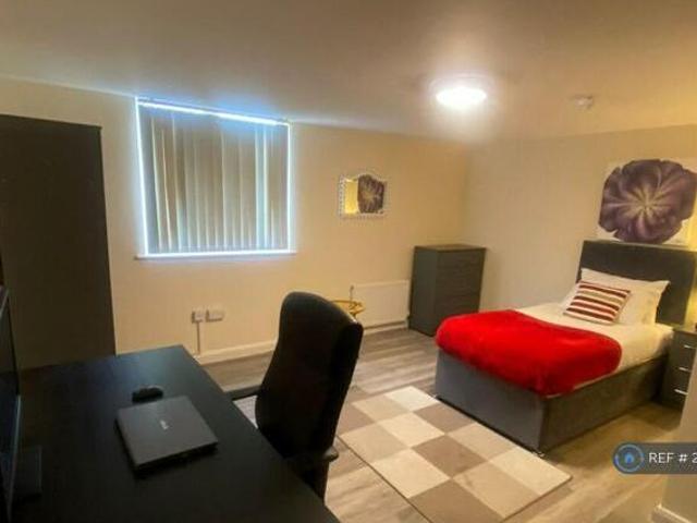 House for rent in Hightown, Wakefield