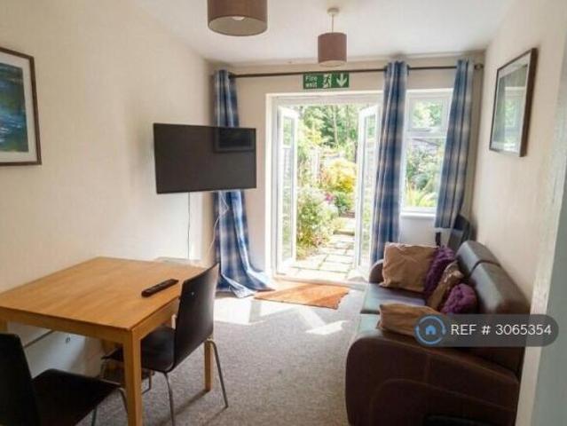 Room for rent in Cat Hill, England