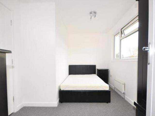 House for rent in Broadfield, Glynde
