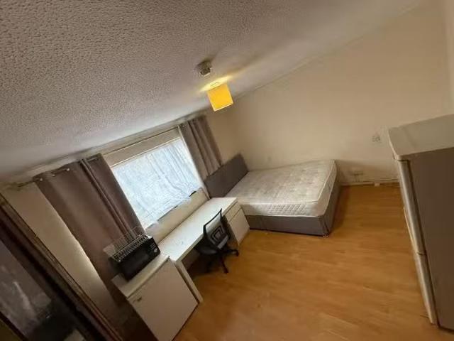 House for rent in Highfield, Pouchen End