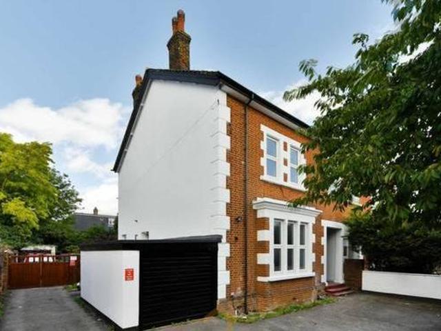 House for rent in Surrey