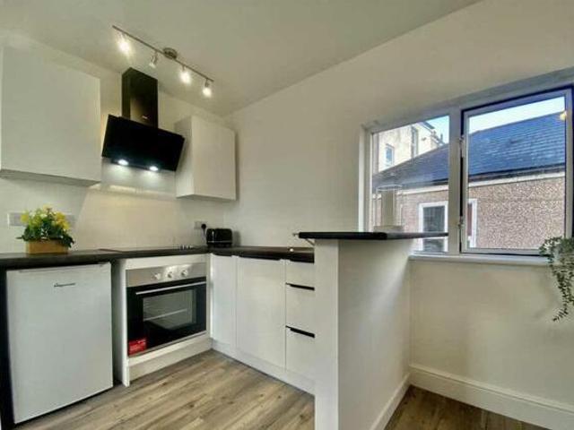 House for rent in Follaton, Strode