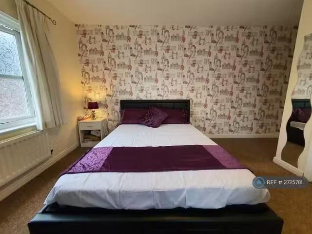 House for rent in Mile End, Fordham Heath