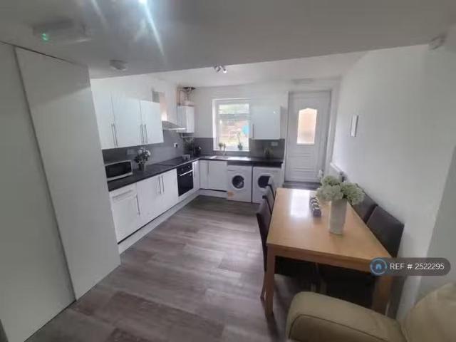 House for rent in Chilvers Coton, Camp Hill