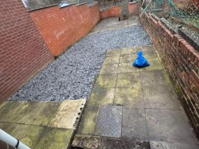 Room for rent in Moses Gate, Lee Bank