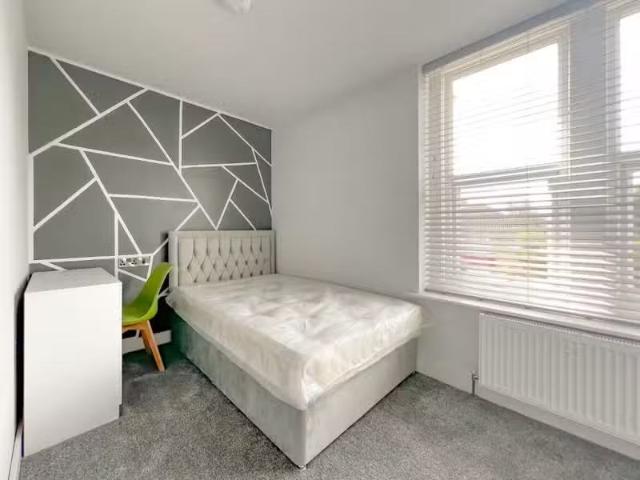 House for rent in Kingswood