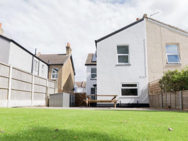 Room for rent in Kursaal Estate, Alton Barnes