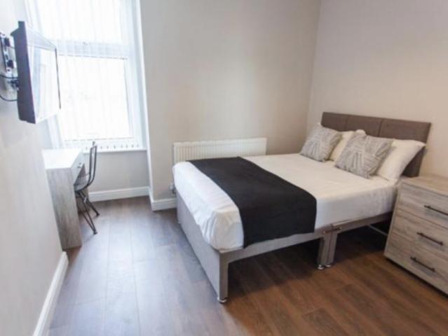Room for rent in Calderstones