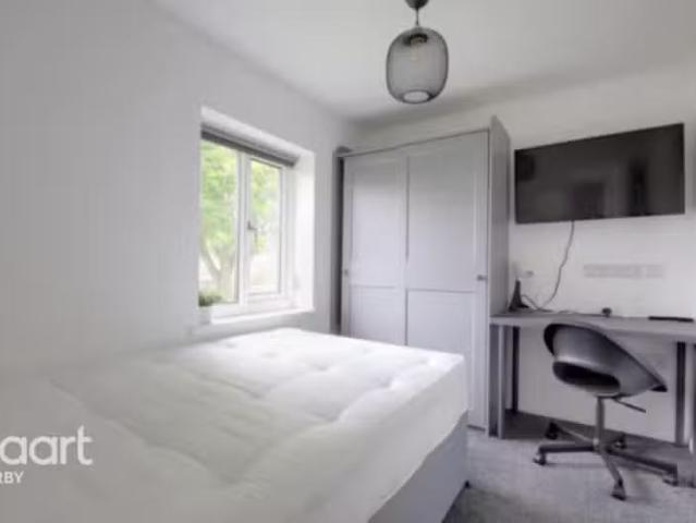 House for rent in Brondesbury, Greater London
