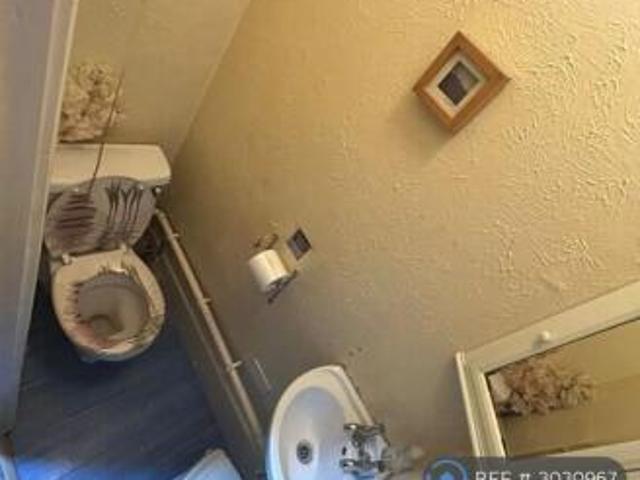 Room for rent in Cat Hill, England