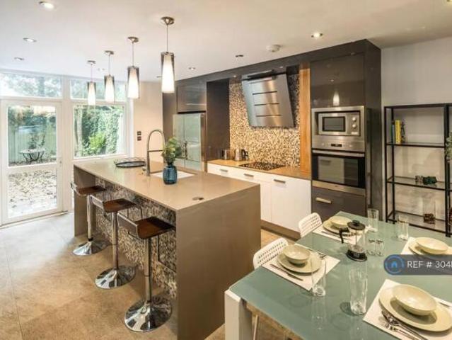 Room for rent in Cat Hill, England
