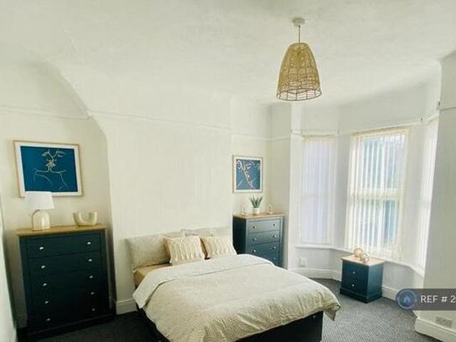 House for rent in Calderstones