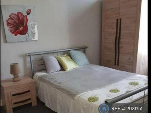 House for rent in Calderstones