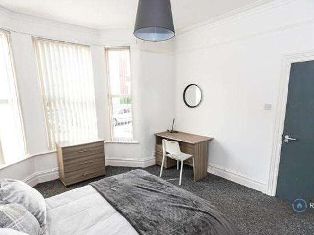 House for rent in Calderstones