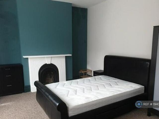House for rent in Calderstones