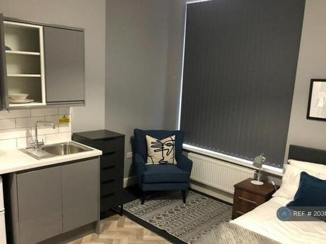 House for rent in Calderstones