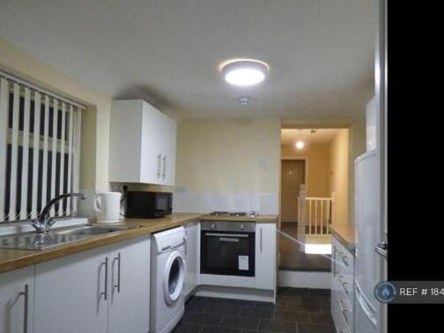 House for rent in Calderstones