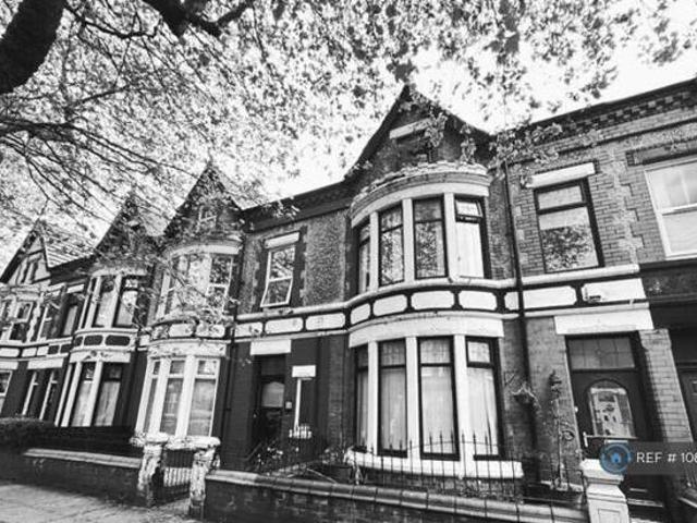 House for rent in Calderstones