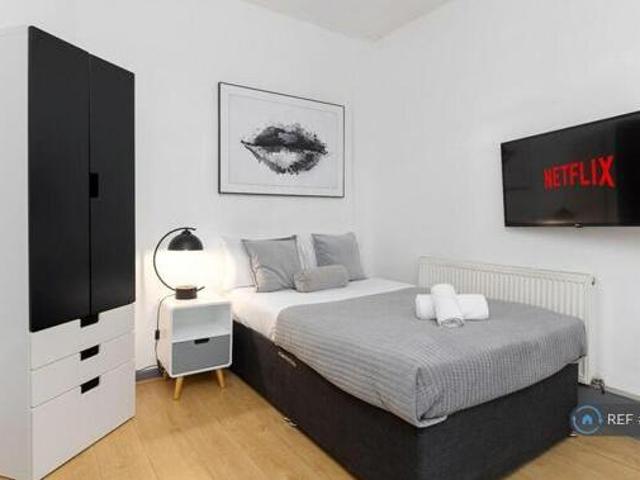 House for rent in Calderstones