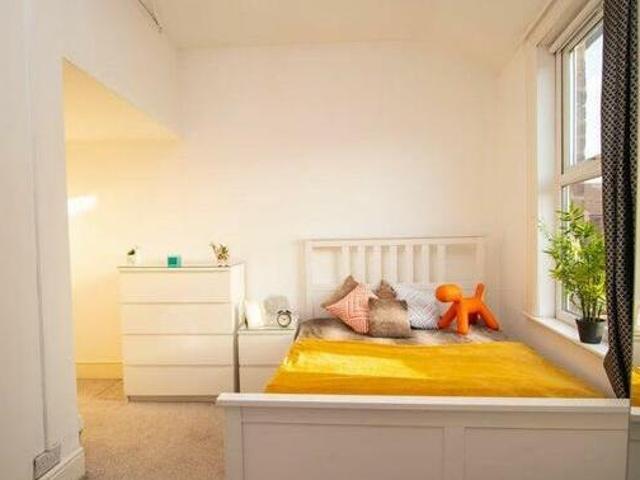 House for rent in Calderstones
