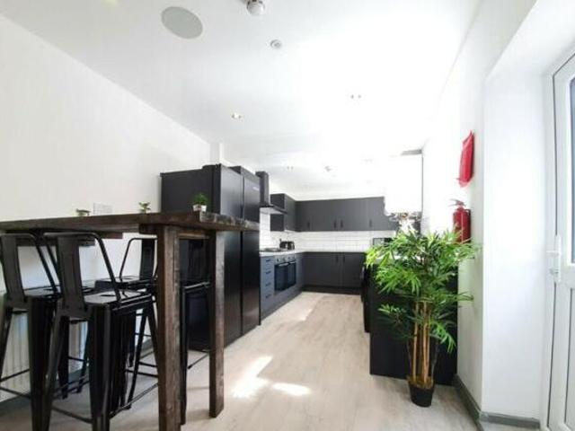 House for rent in Calderstones