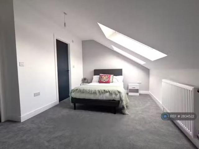 House for rent in Kingswood, School House
