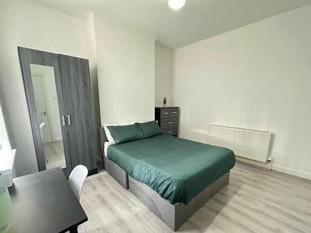 House for rent in Calderstones