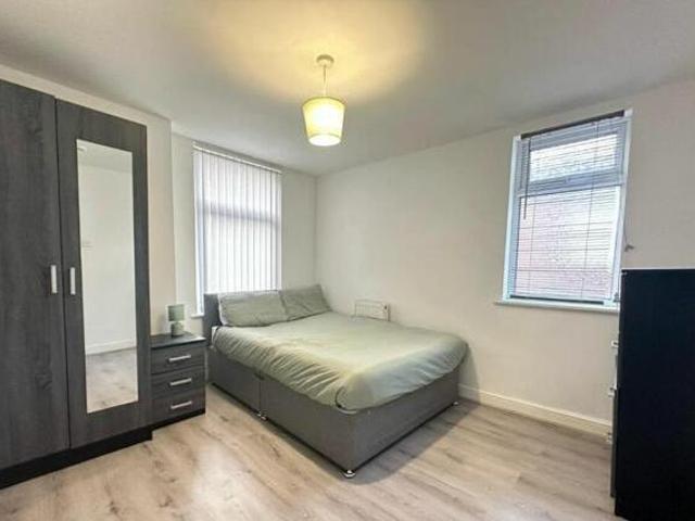 House for rent in Calderstones