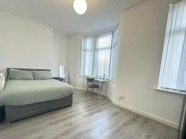 House for rent in Calderstones