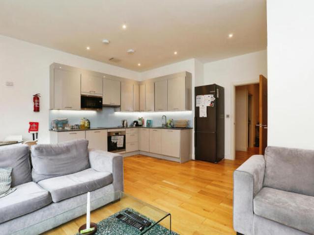Room for rent in Cat Hill, England