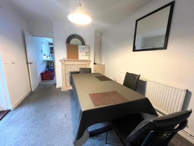 Room for rent in Falcon Lodge, Wales