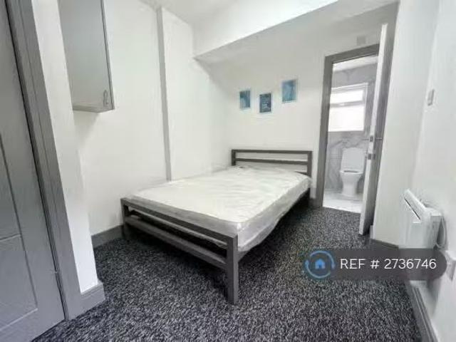 House for rent in Ponders End, Greater London