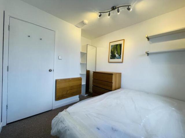 Room for rent in Cat Hill, England