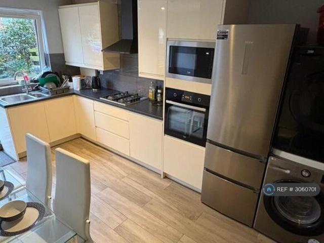 Room for rent in Cat Hill, England