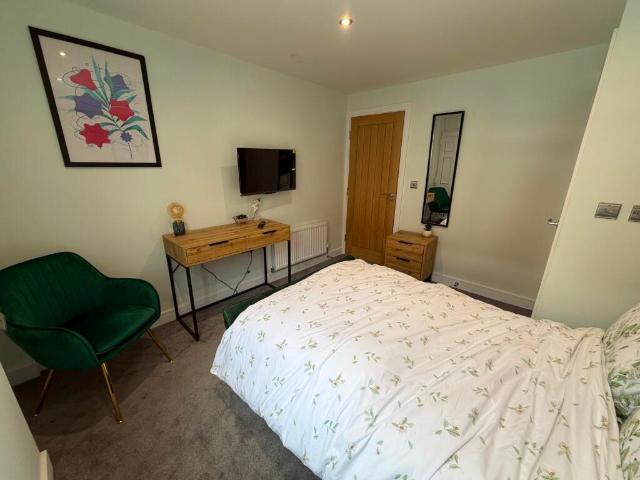 Room for rent in Old Hall Street, Comers