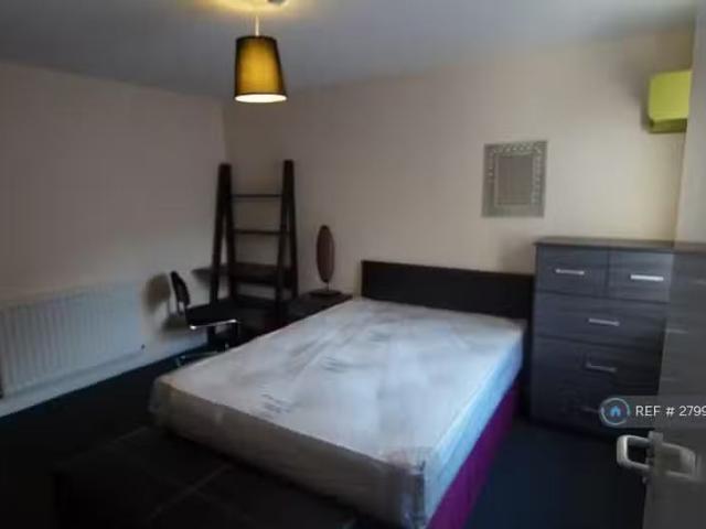 House for rent in Calderstones
