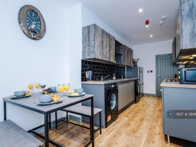 Room for rent in Lee Bank, Greater Manchester