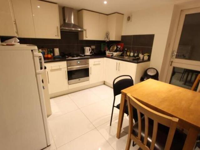 Room for rent in Cat Hill, England