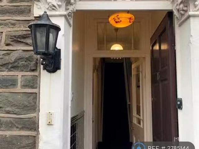 House for rent in Kingswood, School House