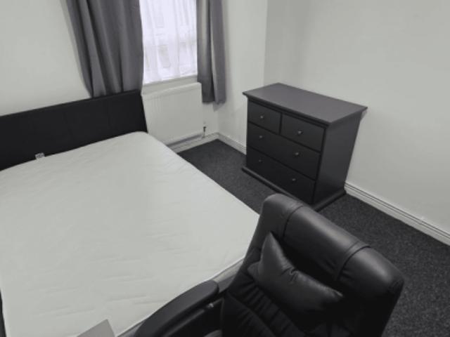 Room for rent in Cat Hill, England