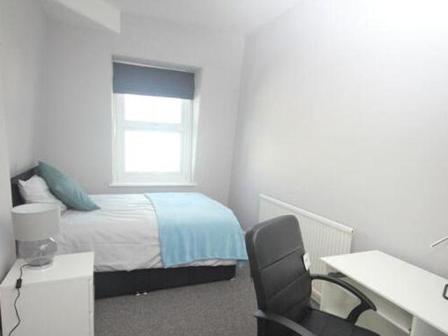 House for rent in Follaton, Strode