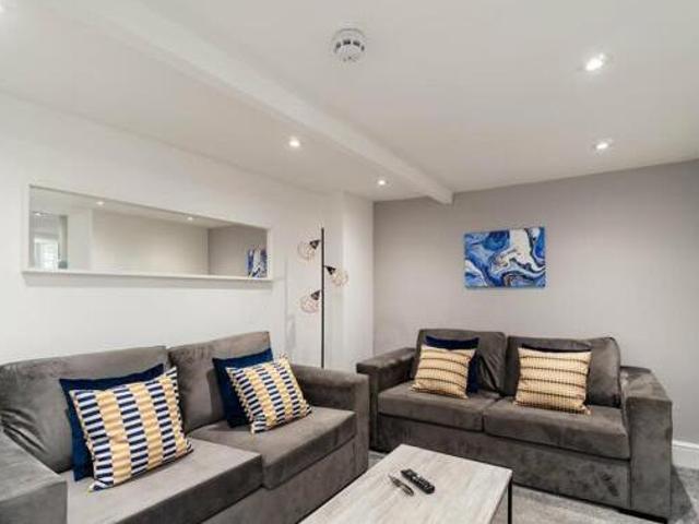 House for rent in Follaton, Strode