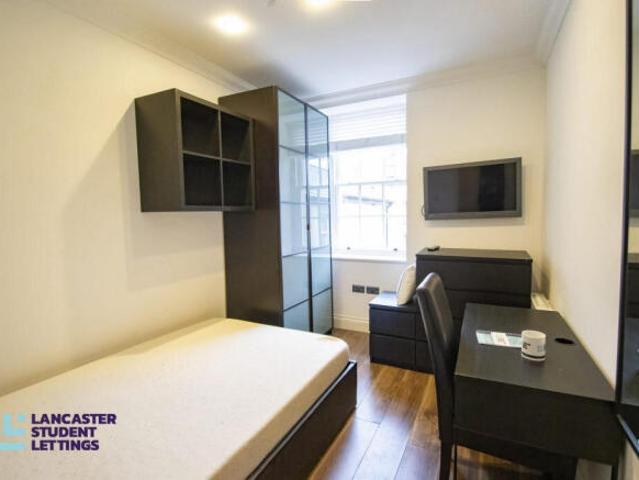 Room for rent in Bare, Lancashire