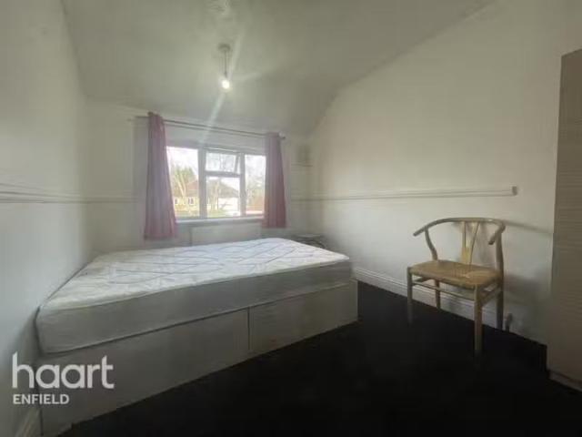 House for rent in Carterhatch, Greater London