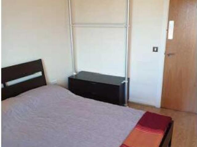 Room for rent in South Lane, West Yorkshire