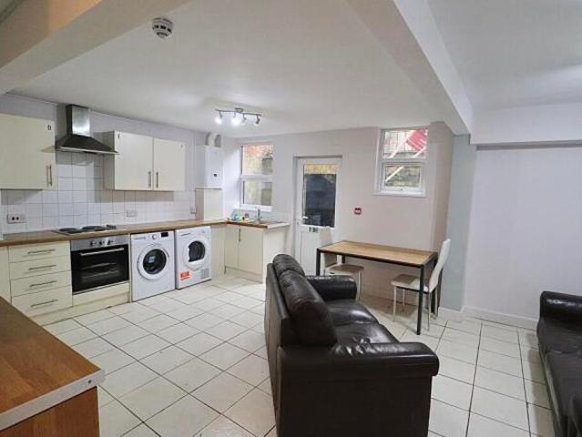 Room for rent in Northampton, Northamptonshire