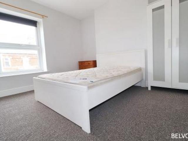 Room for rent in Falcon Lodge, Wales