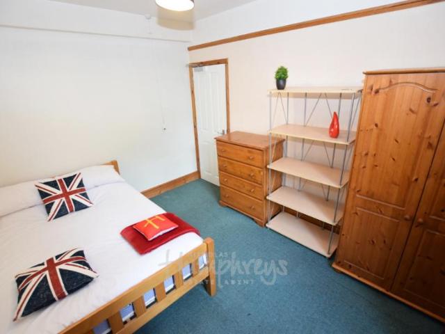 House for rent in Queen's Park, Northampton